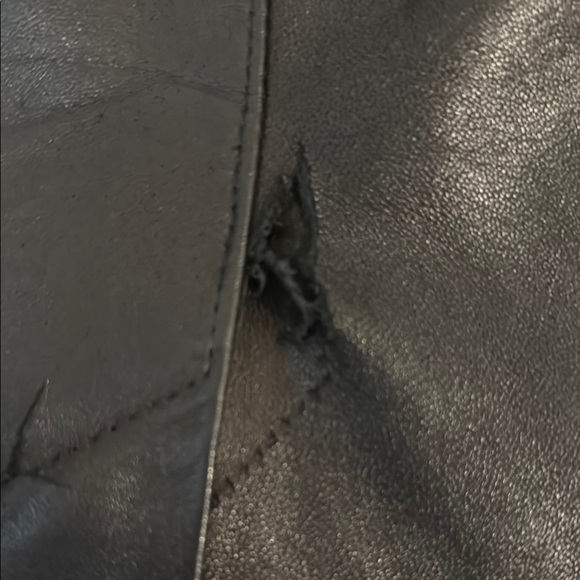 Vintage Elegant Black Leather Skirt - Picture 4 of 6